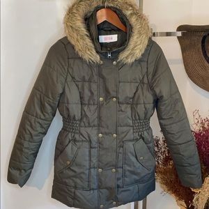 KRUSH Feather Olive Green Midi Coat With Faux Fur